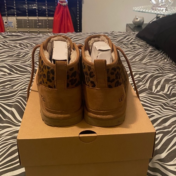 PREOWNED CALF HAIR leopard UGGS - Picture 2 of 6